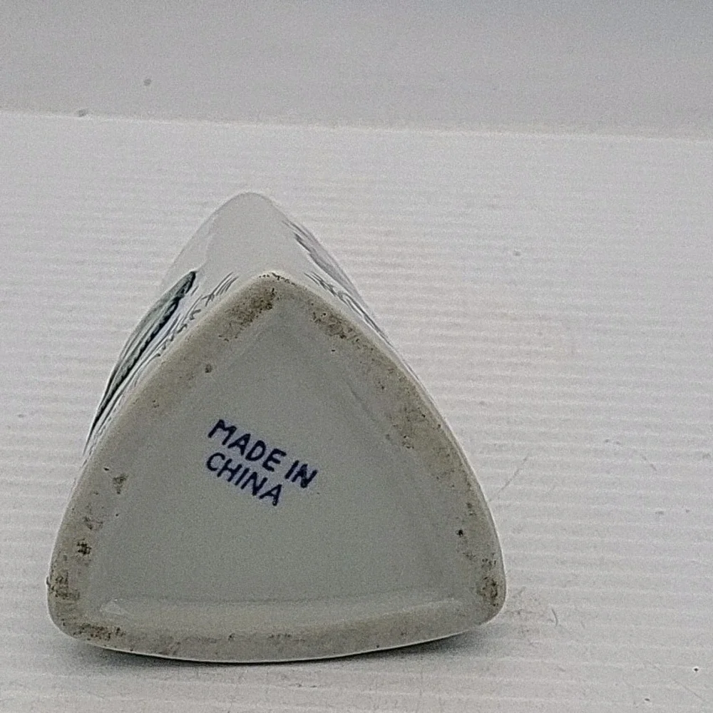 Vintage Frog Triangle Shaped Vase‎